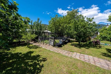 Photo of property in 215a Waikawa Road, Waikawa, Picton, 7220