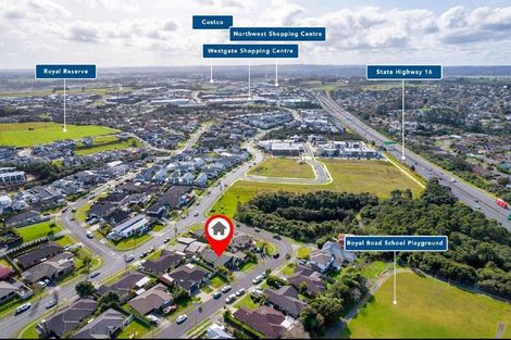 Photo of property in 10 Bonny Crescent, Massey, Auckland, 0614