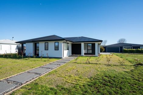 Photo of property in 16 Maison Way, Rangatira Park, Taupo, 3330