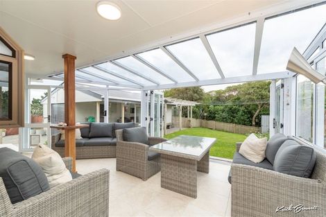 Photo of property in 8 Te Whiti Grove, Korokoro, Lower Hutt, 5012