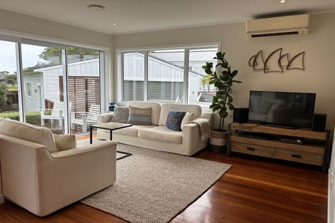 Photo of property in 22 Clinton Avenue, Te Atatu Peninsula, Auckland, 0610
