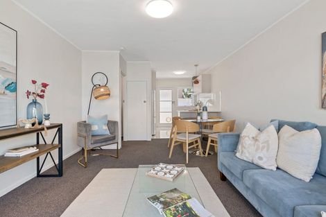 Photo of property in 2/16 Beach Road, Castor Bay, Auckland, 0620