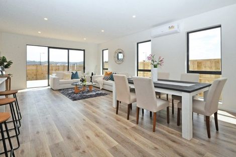 Photo of property in 93 Nobilo Road, Kumeu, 0810