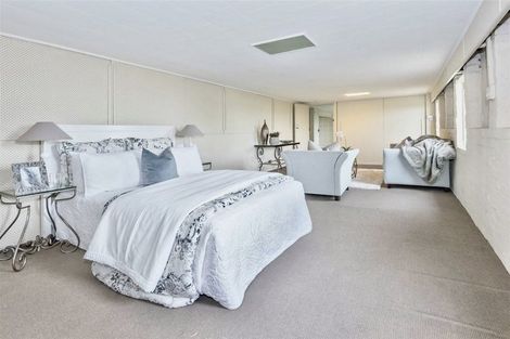 Photo of property in 6 Montgomery Crescent, Cockle Bay, Auckland, 2014