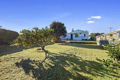 Photo of property in 80 Pioneer Road, Moturoa, New Plymouth, 4310