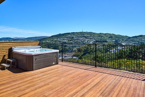 Photo of property in 12 Boeing Way, Newlands, Wellington, 6037