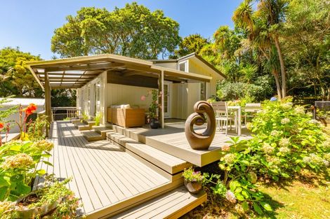 Photo of property in 31 Tane Road, Laingholm, Auckland, 0604