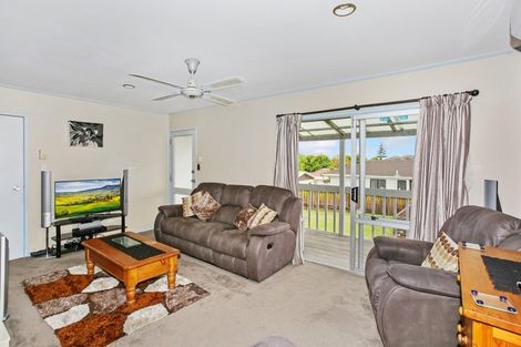 Photo of property in 10 Blackgate Place, Weymouth, Auckland, 2103