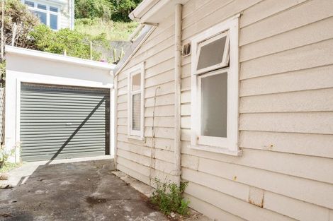 Photo of property in 230 Oriental Parade, Oriental Bay, Wellington, 6011