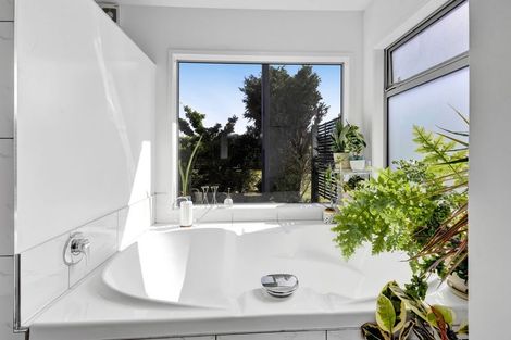 Photo of property in 475 Manawapou Road, Hawera, 4672