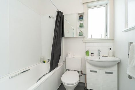 Photo of property in Hamilton Flats, 3/9 Hawker Street, Mount Victoria, Wellington, 6011