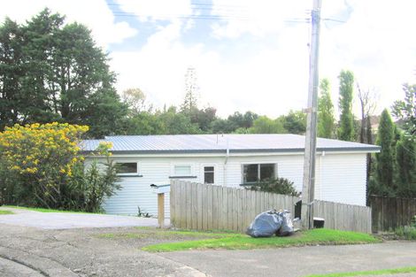 Photo of property in 27 Robert Burke Place, Henderson, Auckland, 0612