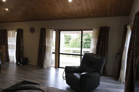 Photo of property in 1/74 Waiau Street, Torbay, Auckland, 0630