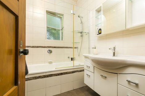 Photo of property in 1/235 Lake Road, Belmont, Auckland, 0622