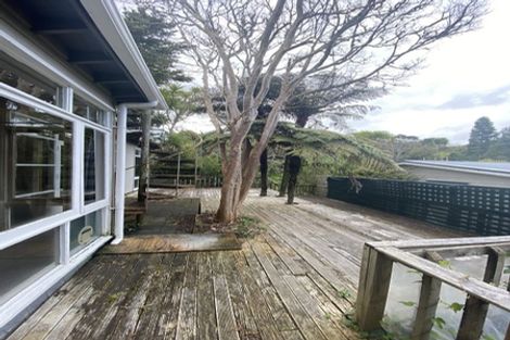 Photo of property in 16 De Val Drive, Titirangi, Auckland, 0604