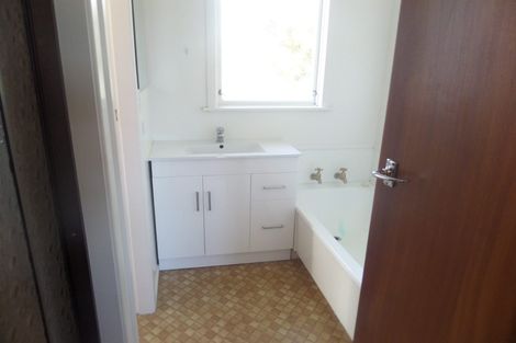 Photo of property in 11 Beverley Grove, Paparangi, Wellington, 6037