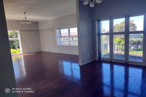 Photo of property in 9 Midway Avenue, Castor Bay, Auckland, 0620