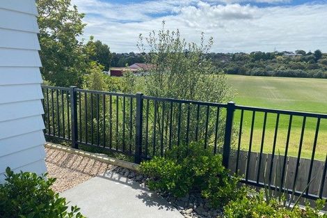 Photo of property in 3 Pae Moana Place, Stanmore Bay, Whangaparaoa, 0932