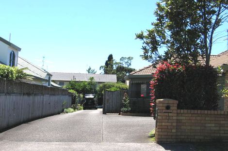 Photo of property in 1/1 Stratford Avenue, Milford, Auckland, 0620