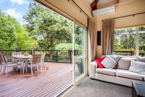 Photo of property in 10 Tui Crescent, Waiatarua, Auckland, 0604