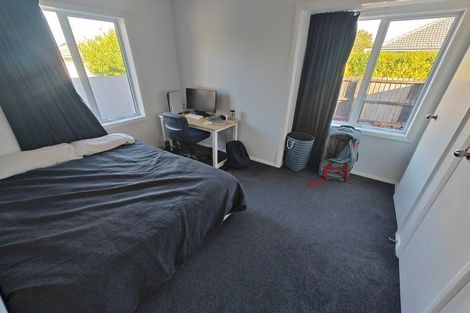 Photo of property in 2/13 Pitcairn Crescent, Bryndwr, Christchurch, 8053