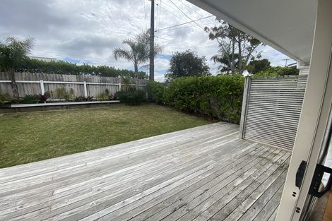 Photo of property in 294 Wairau Road, Glenfield, Auckland, 0629