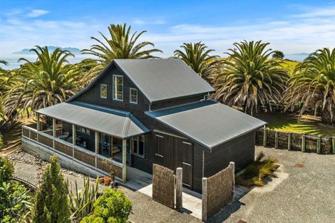 Photo of property in 81 Cape Rodney Road, Leigh, 0985