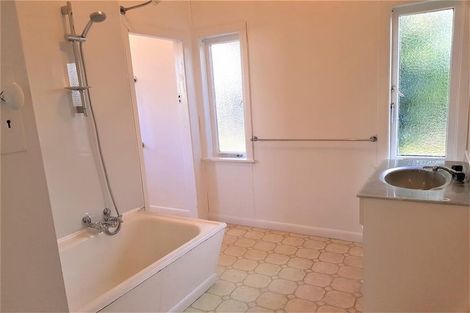 Photo of property in 15 Scarboro Terrace, Murrays Bay, Auckland, 0630