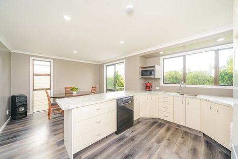 Photo of property in 8 Adams Place, Kelvin Grove, Palmerston North, 4414