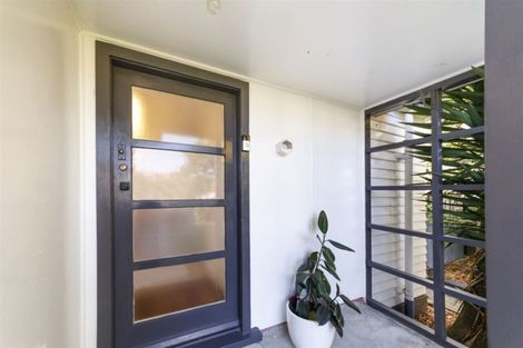 Photo of property in 4 Crewe Crescent, Hokowhitu, Palmerston North, 4410