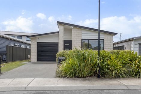 Photo of property in 18 Pateke Drive, Kenepuru, Porirua, 5022