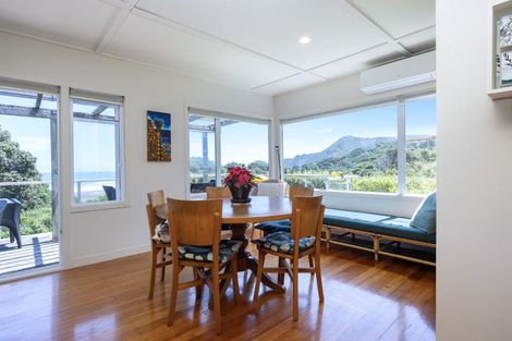 Photo of property in 61 Garden Road, Piha, 0772