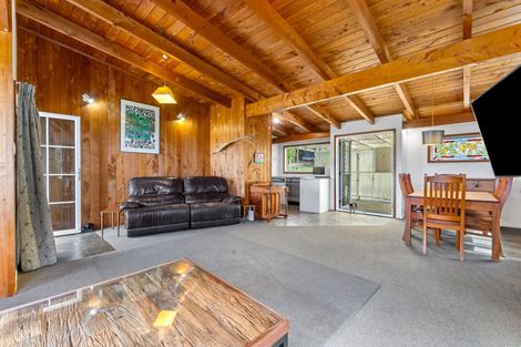 Photo of property in 16 Sea View Road, Leigh, 0985