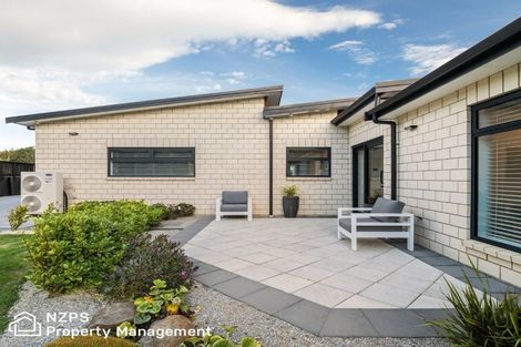 Photo of property in 49 Highgrove, Saint Clair, Dunedin, 9012