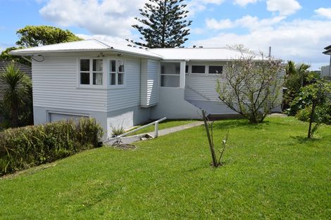 Photo of property in 11 Beulah Avenue, Rothesay Bay, Auckland, 0630