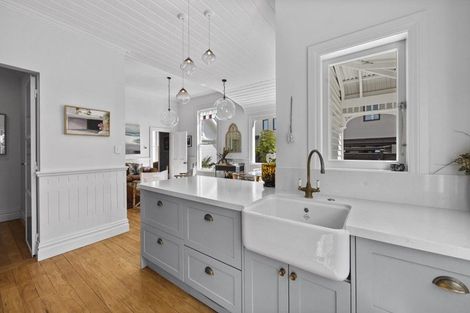 Photo of property in 329 Mangorei Road, Merrilands, New Plymouth, 4312