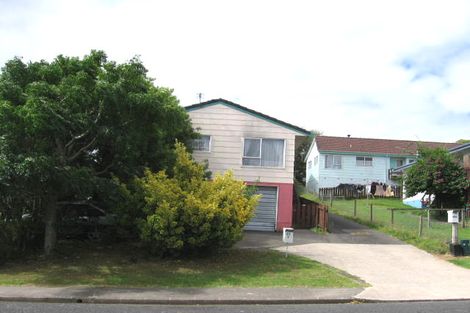Photo of property in 2/67 Simon Ellice Drive, Bayview, Auckland, 0629