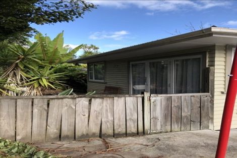 Photo of property in 8 Thuja Street, Green Bay, Auckland, 0604