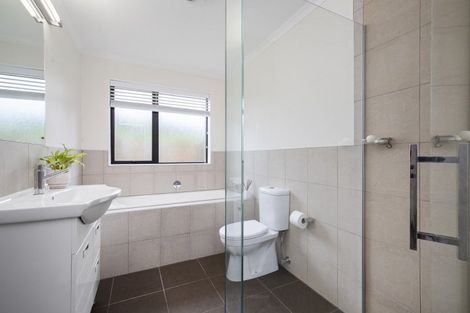 Photo of property in 25 Ripple Grove, Waiuku, 2123