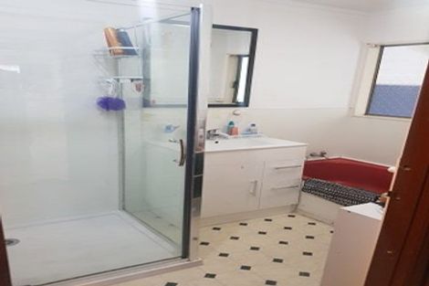 Photo of property in 6 Yarra Place, Botany Downs, Auckland, 2010