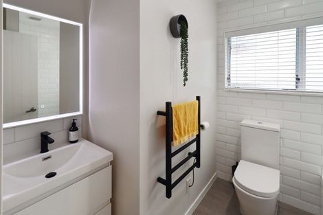 Photo of property in 6 Meadowcroft Grove, Johnsonville, Wellington, 6037