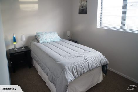 Photo of property in 2/10 Silver Moon Road, Albany Heights, Auckland, 0632