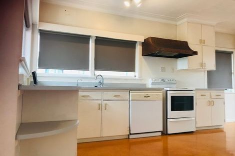 Photo of property in 314 East Coast Road, Forrest Hill, Auckland, 0620