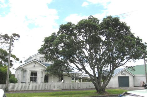 Photo of property in 46 Waterview Road, Stanley Point, Auckland, 0624
