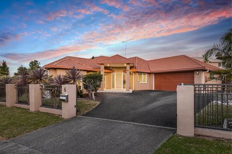 Photo of property in 6 Hanly Close, West Harbour, Auckland, 0618