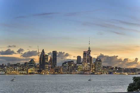 Photo of property in 9 Stanley Point Road, Stanley Point, Auckland, 0624