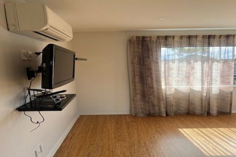 Photo of property in 35 Cityview Place, Massey, Auckland, 0614