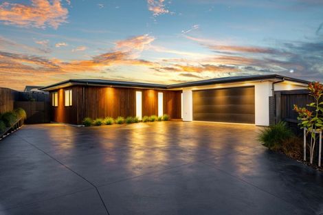 Photo of property in 10 Eaglesfield Close, Westmorland, Christchurch, 8025