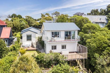Photo of property in 85 Kahu Road, Paremata, Porirua, 5024