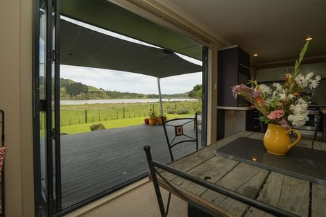 Photo of property in 139 Te Mahoe Road, Mokau, 4376